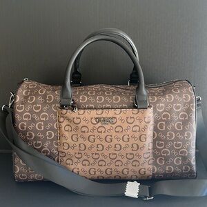 New GUESS Logo Travel/Duffle Bag